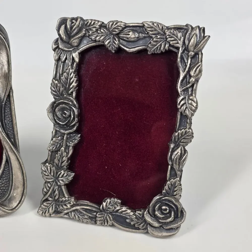 ORNATE SILVER‑TONE MINI FRAMES – VELVET LINED – VINTAGE DECORATIVE SET OF 2